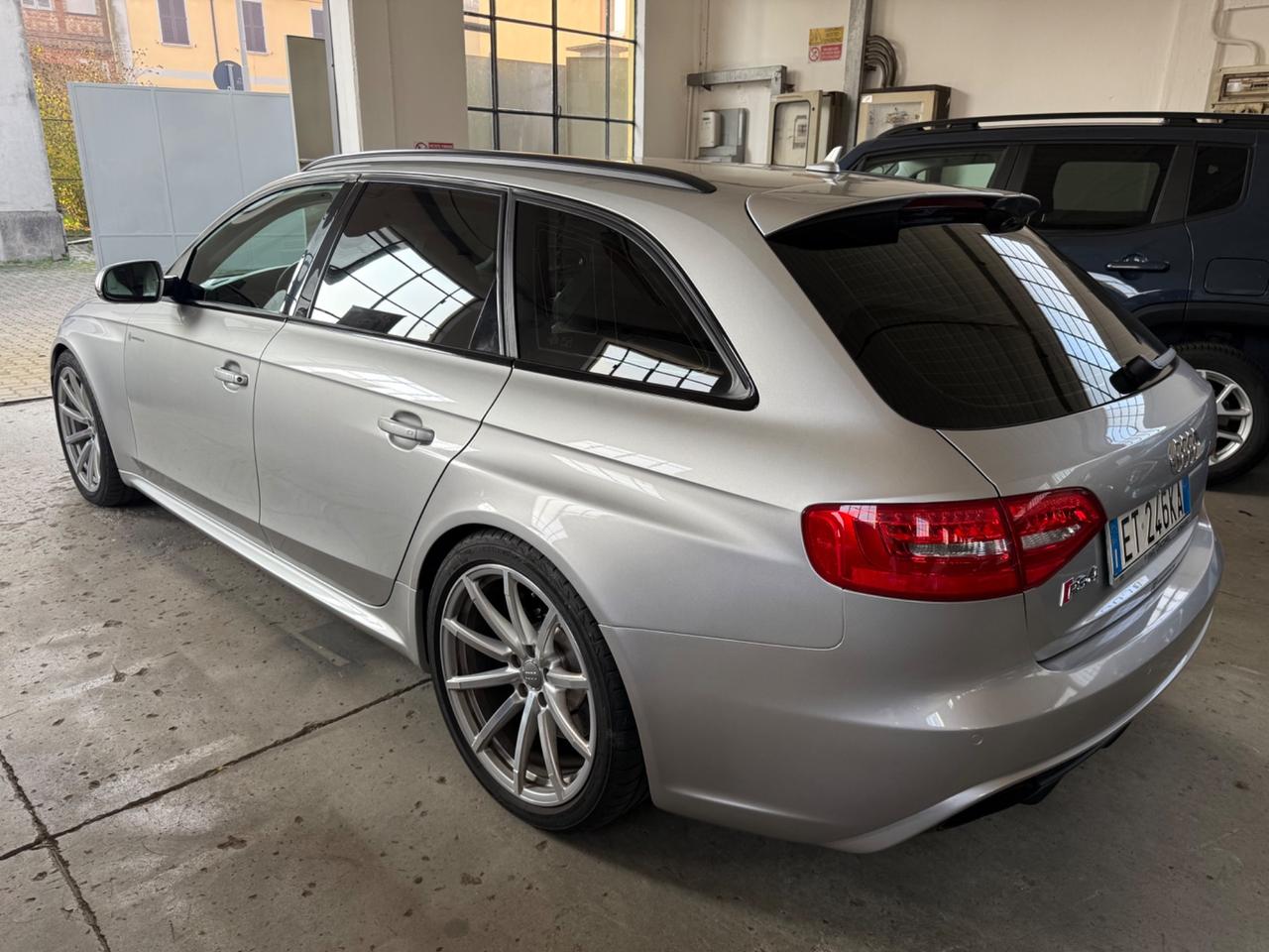 Audi A4 RS 4 Avant 4.2 V8 FSI quattro S tronic