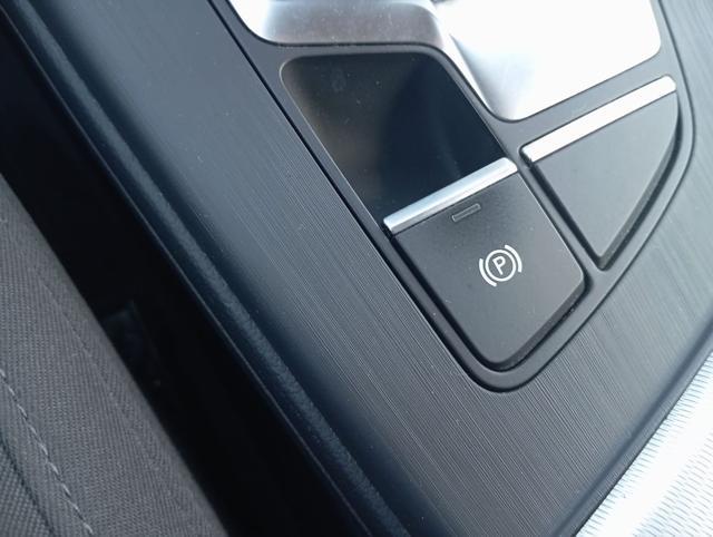 AUDI A4 *PROMO* Avant 30 TDI S tronic Business Sport