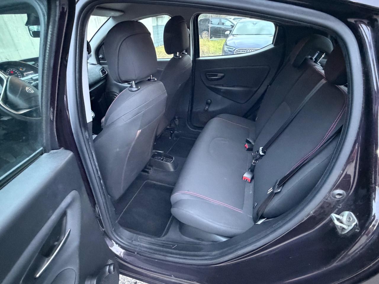 Lancia Ypsilon 1.2 69 CV Unyca