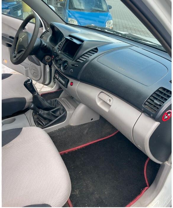 Mitsubishi L200 2.5 DI-D/136CV Single Cab Inform