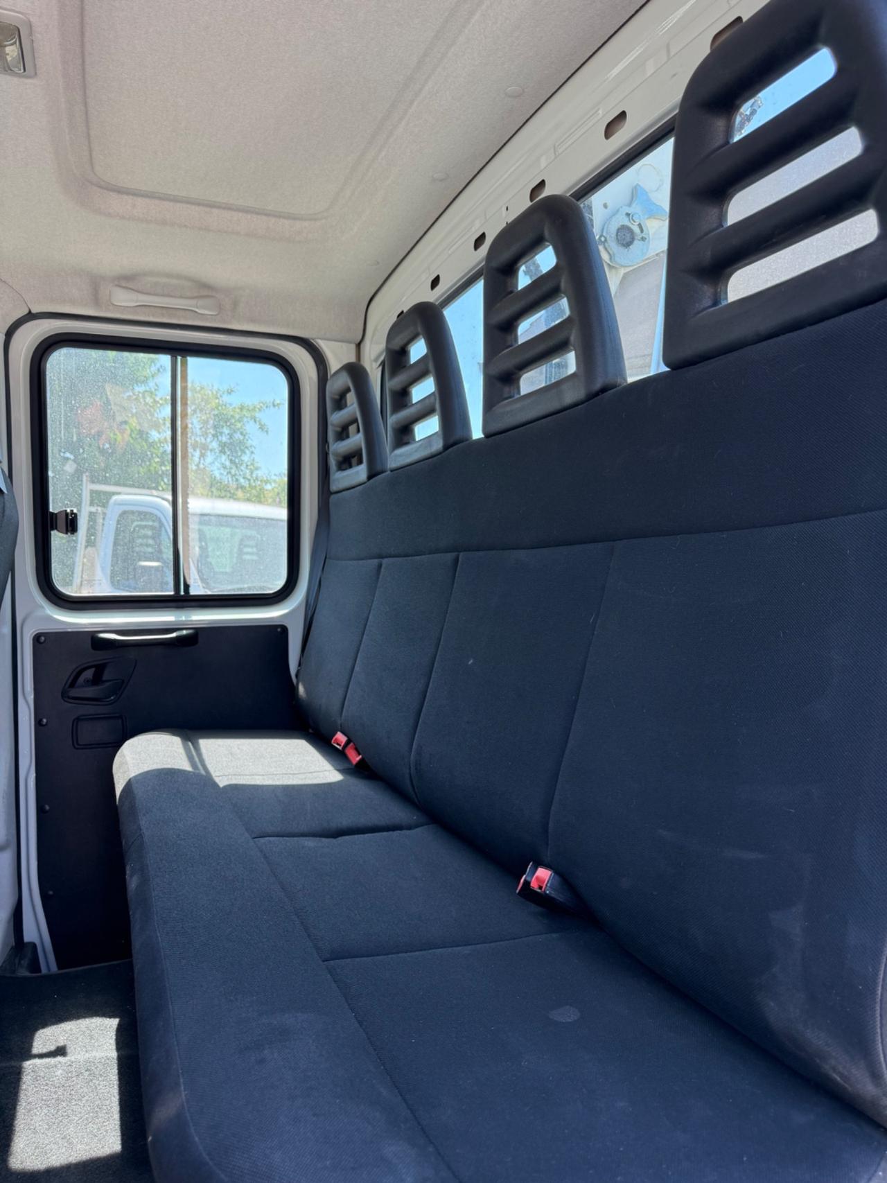 Iveco daily gru 7 posti