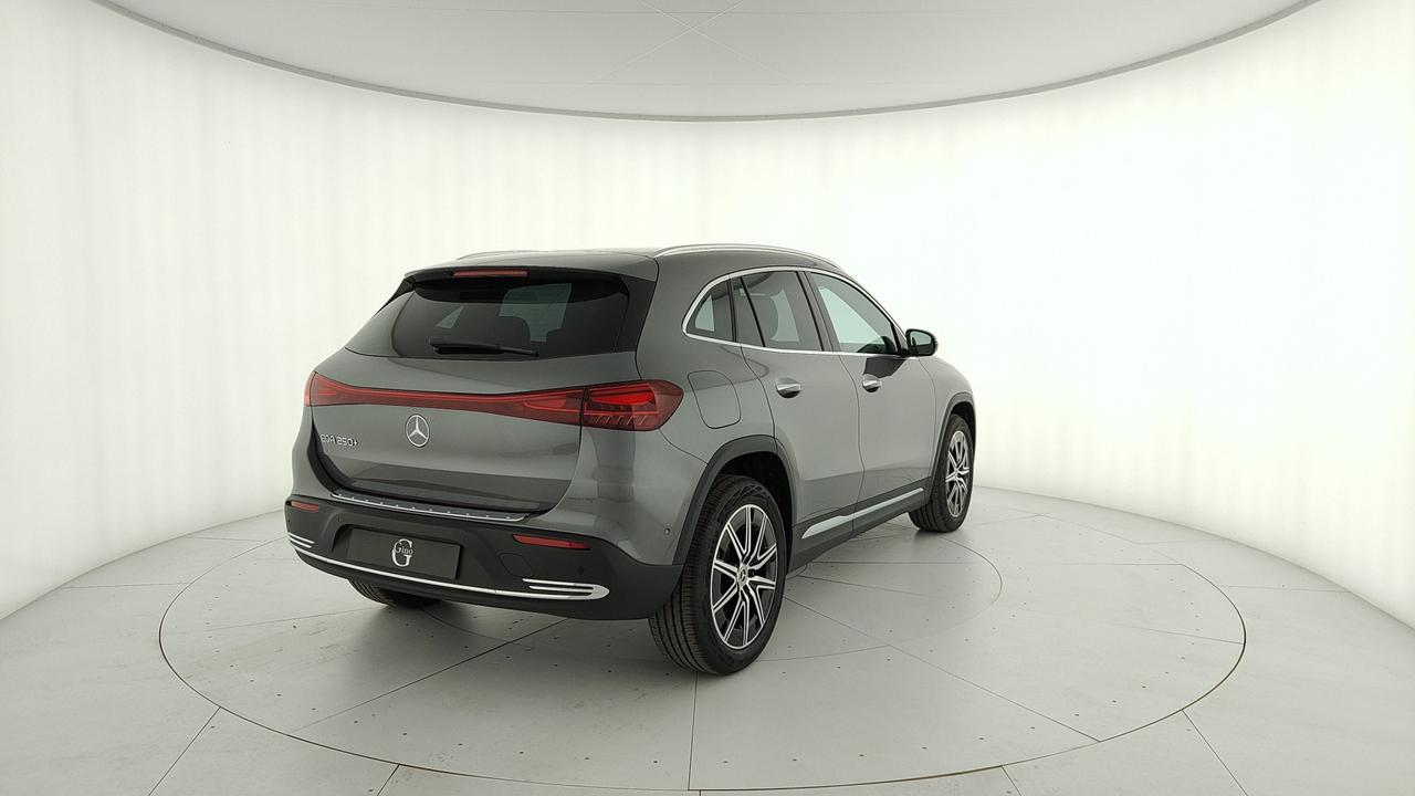 Mercedes-Benz EQA 250+ Street Edition