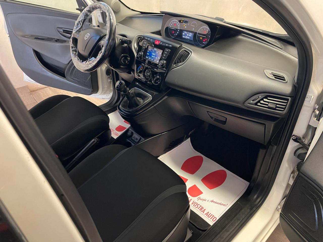 Lancia Y Ypsilon 1.2 5 porte Platinum Full Neopatentati