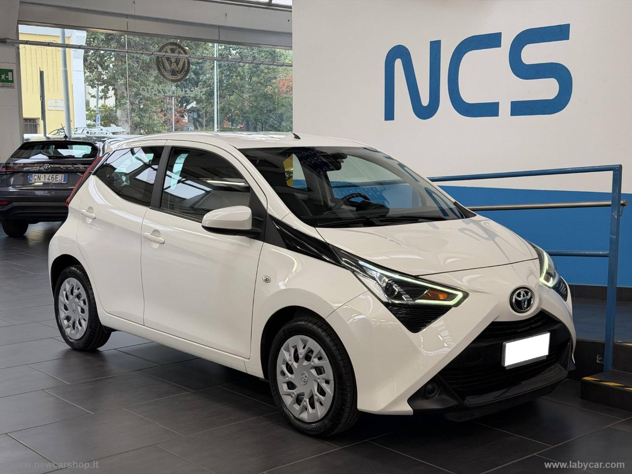 TOYOTA Aygo 1.0 VVT-i 72 CV 5p. x-play NEOPATENTATI