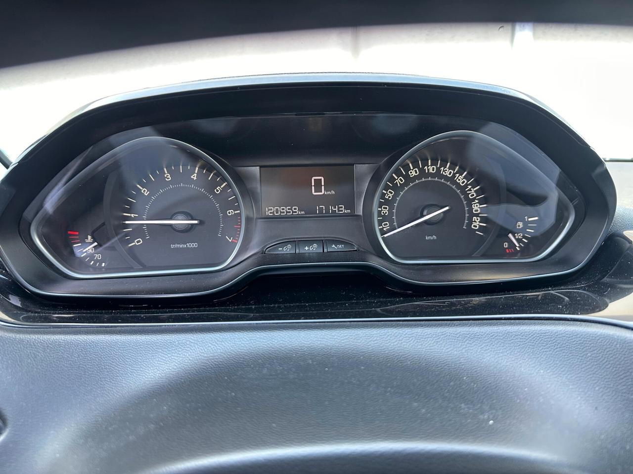 Peugeot 208 PureTech 82 5 porte Allure