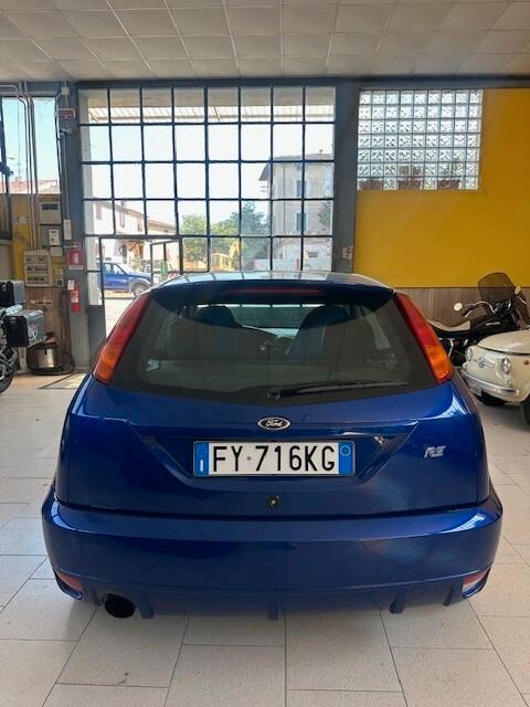 Ford Focus 2.0i 16V cat 3p. RS215