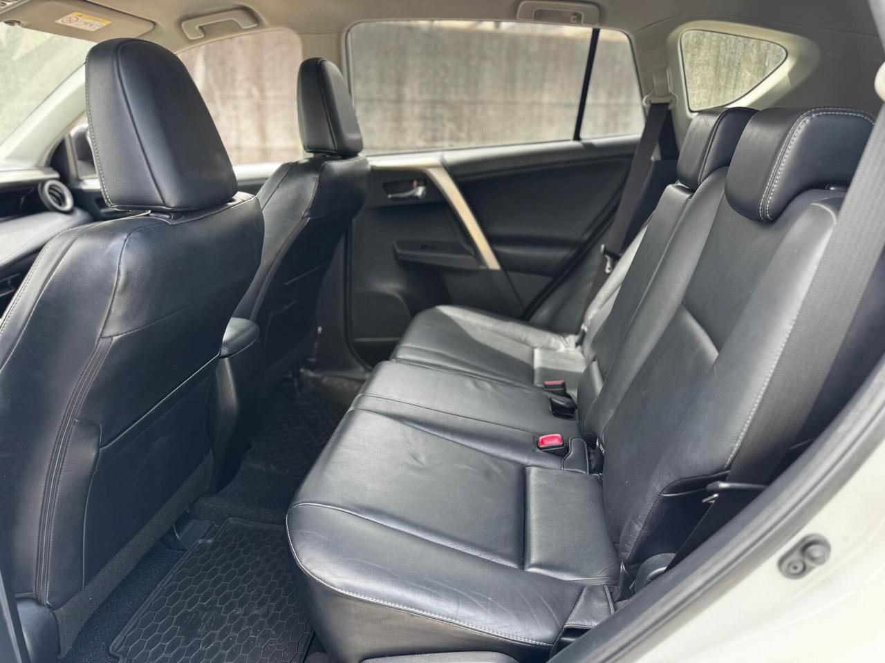 Toyota RAV 4 RAV4 2.2 D-CAT A/T 4WD Lounge