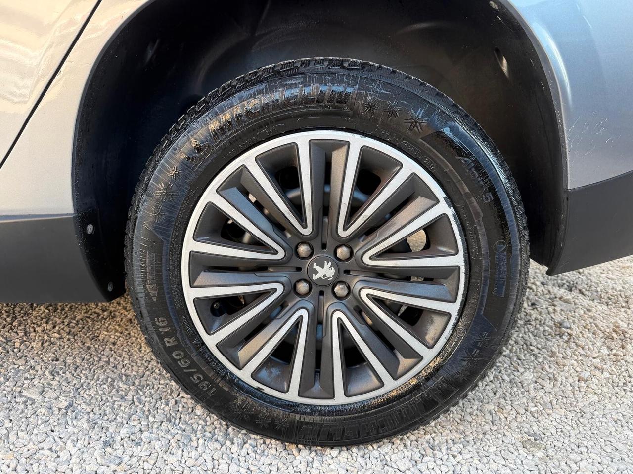 Peugeot 2008 BlueHDi 100 Active