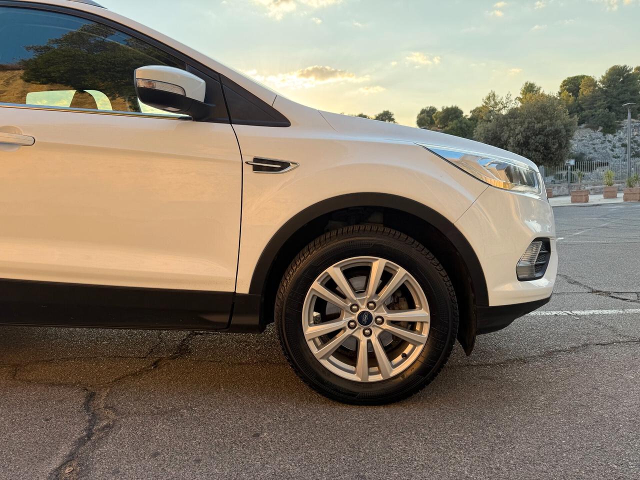 Ford Kuga Titanium/1.5 120CV/CAR PLAY/RETRO/KYLESS