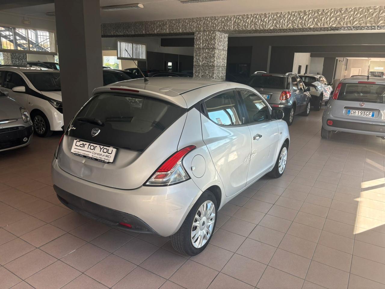 Lancia Ypsilon 1.2 69 CV 5 porte S&S Silver