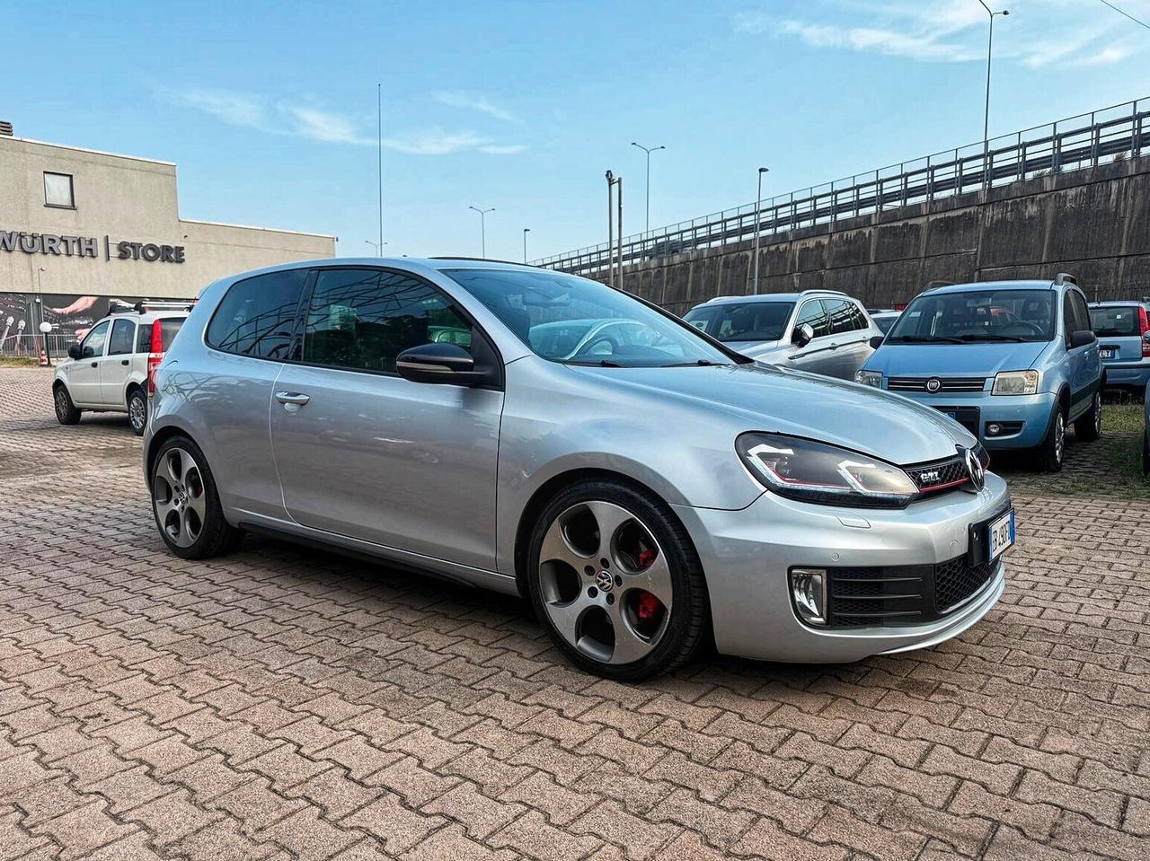 Volkswagen Golf GTI 2.0 TSI DSG 3p.