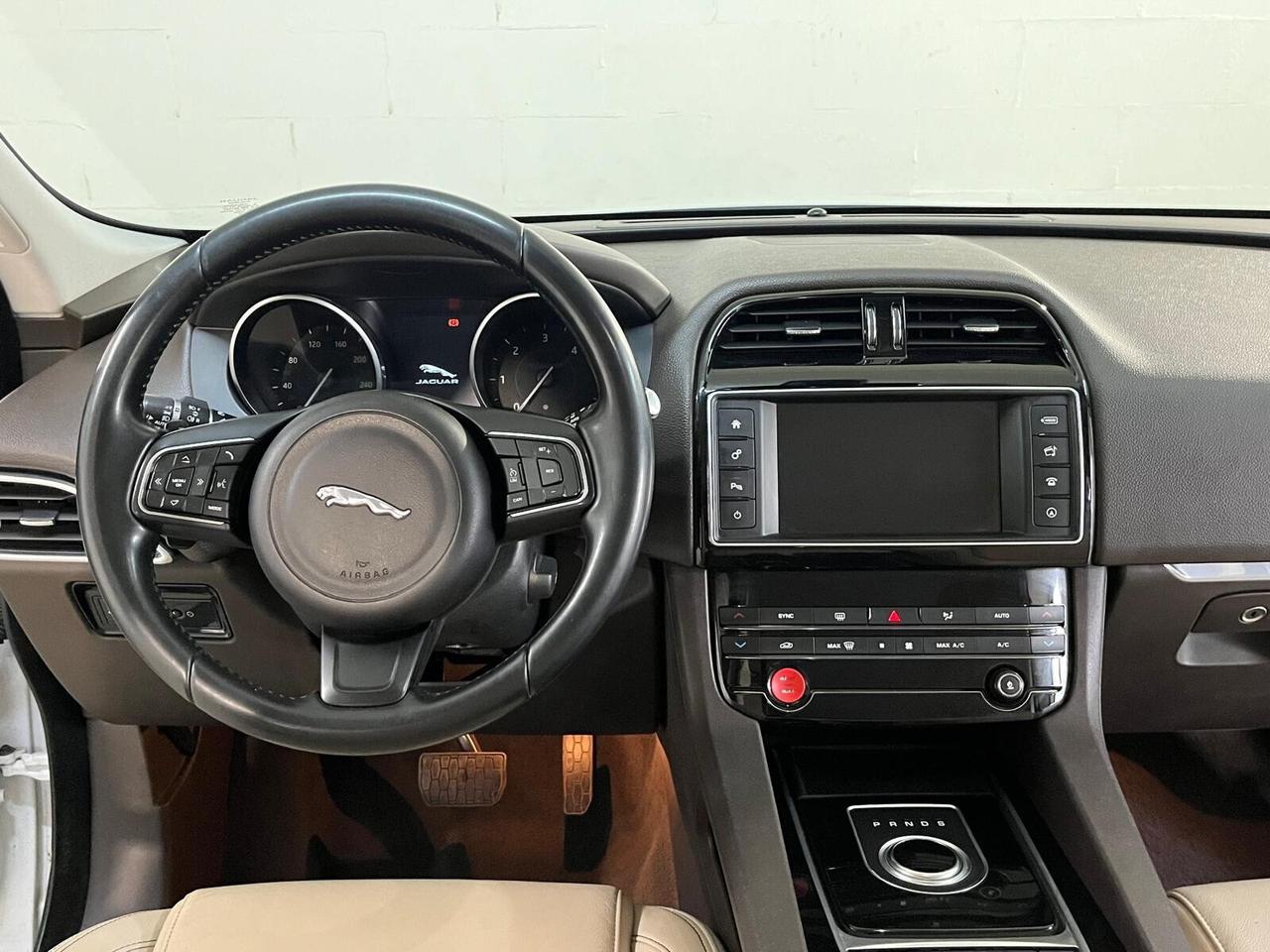 Jaguar F-Pace 2.0 D 180 CV Prestige