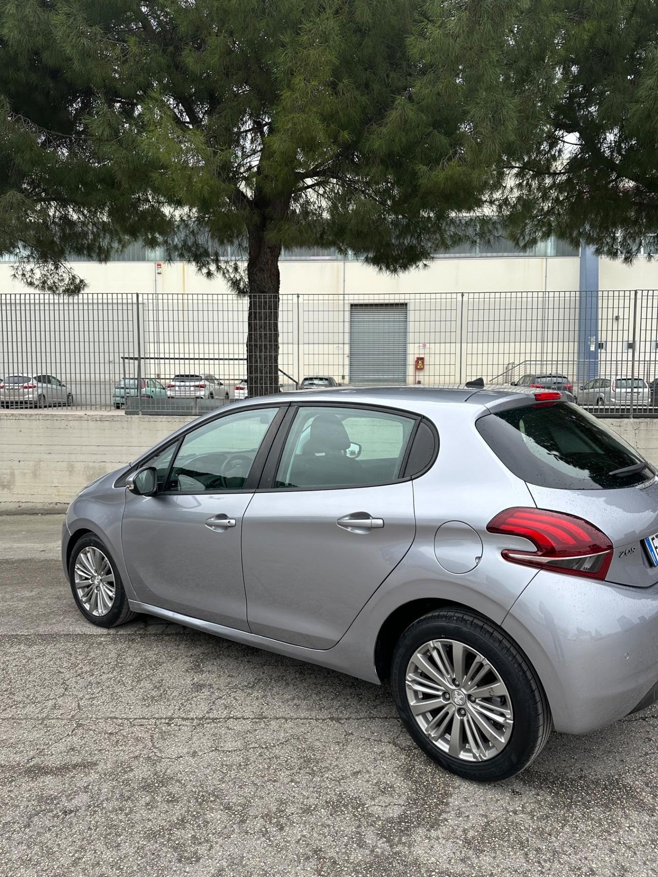 Peugeot 208 BlueHDi 100 5 porte Allure