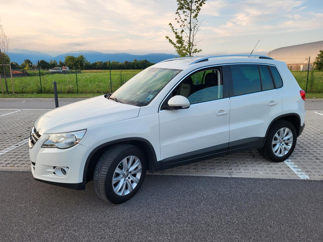 Volkswagen Tiguan 2.0 16V TDI DPF Sport & Style (18°)