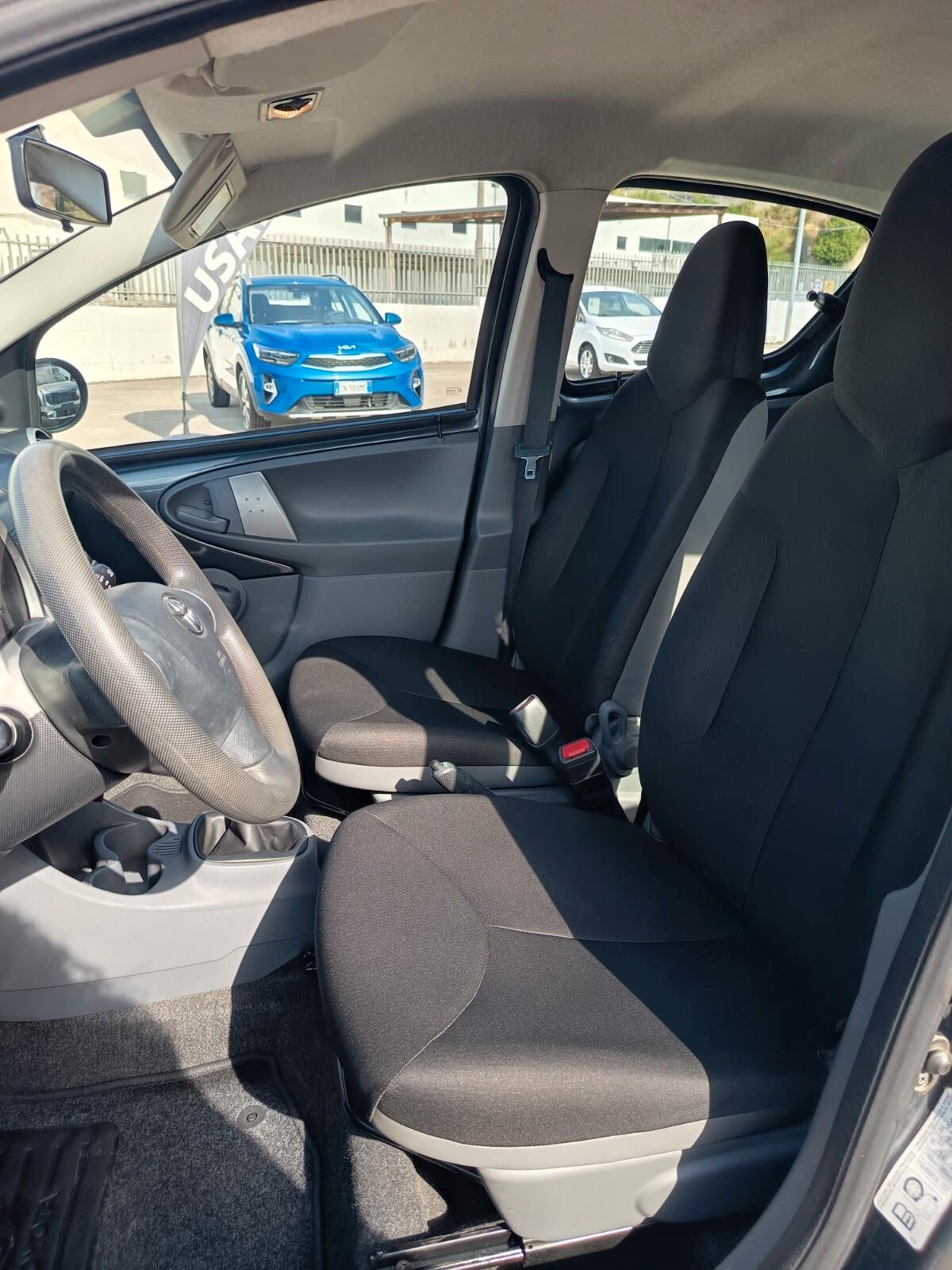 Aygo 1.0 12V VVT-i 5 porte Now