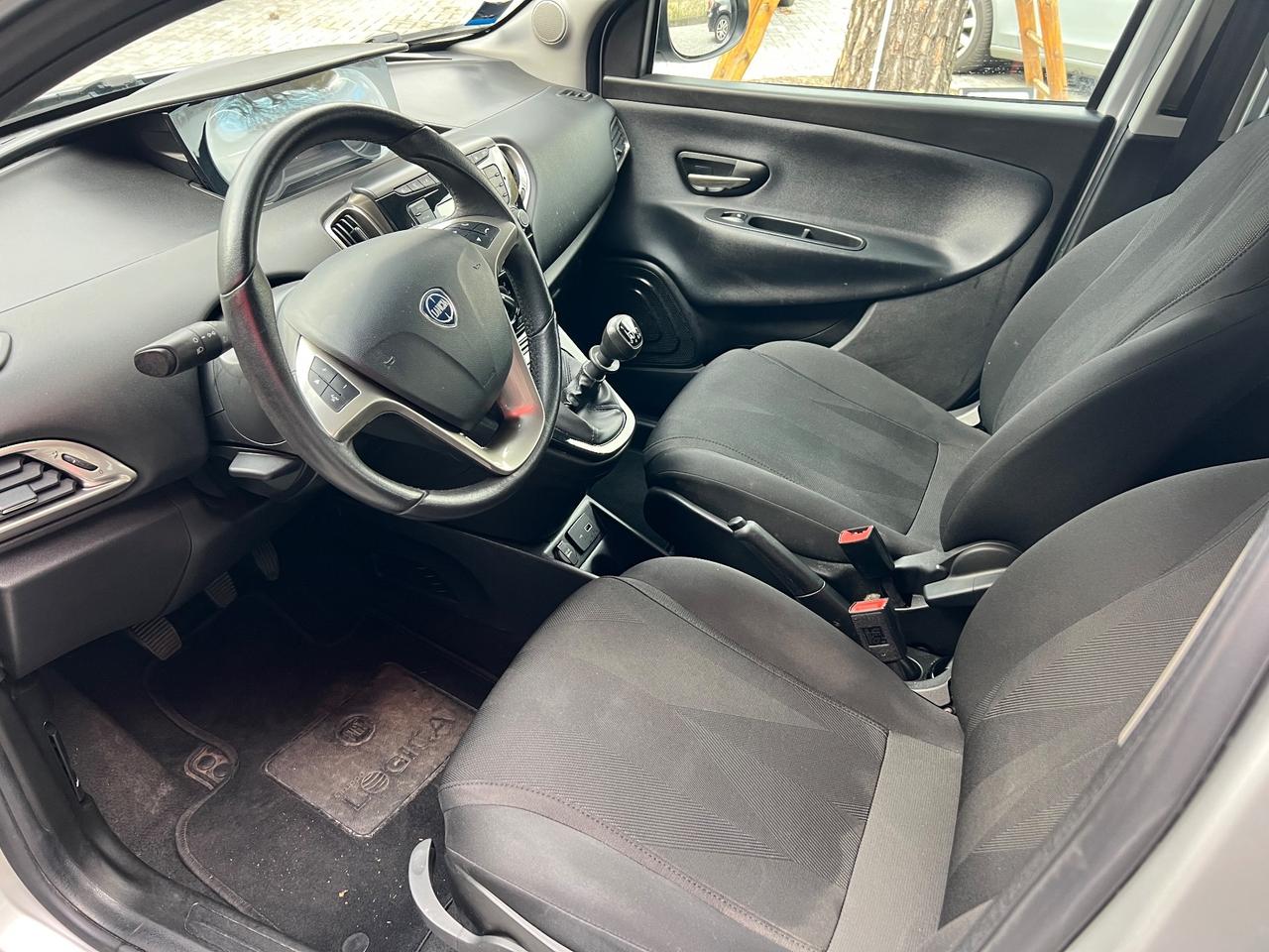 Lancia Ypsilon 1.0 Benzia/Hybrid - NEOPATENTATI