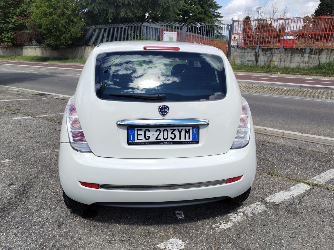 Lancia Ypsilon 1.2 8v Fire 97000km euro 5 2011