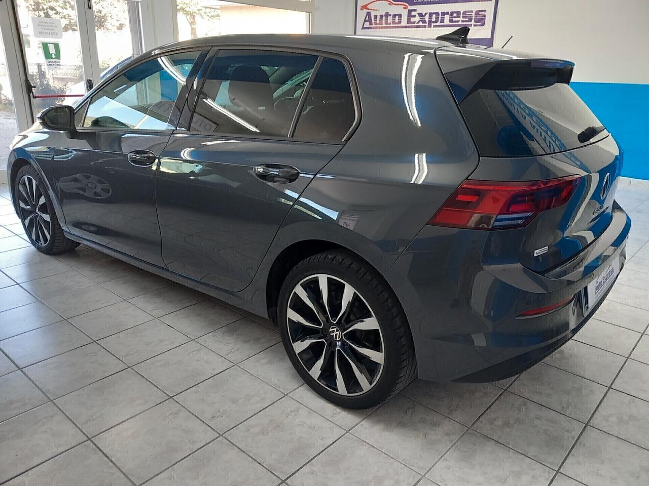 Volkswagen Golf 8 anno 2021 2.0 diesel 101 mila km