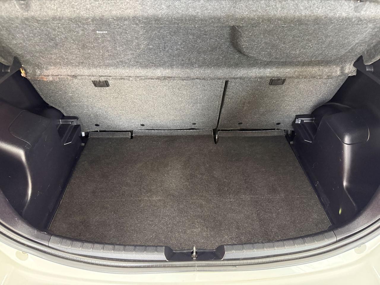 TOYOTA Yaris III 2011 Yaris 5p 1.0 Lounge