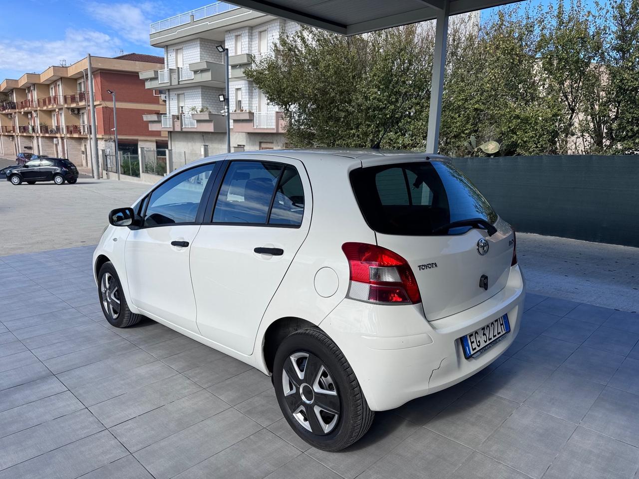 Toyota Yaris 1.0 5 porte