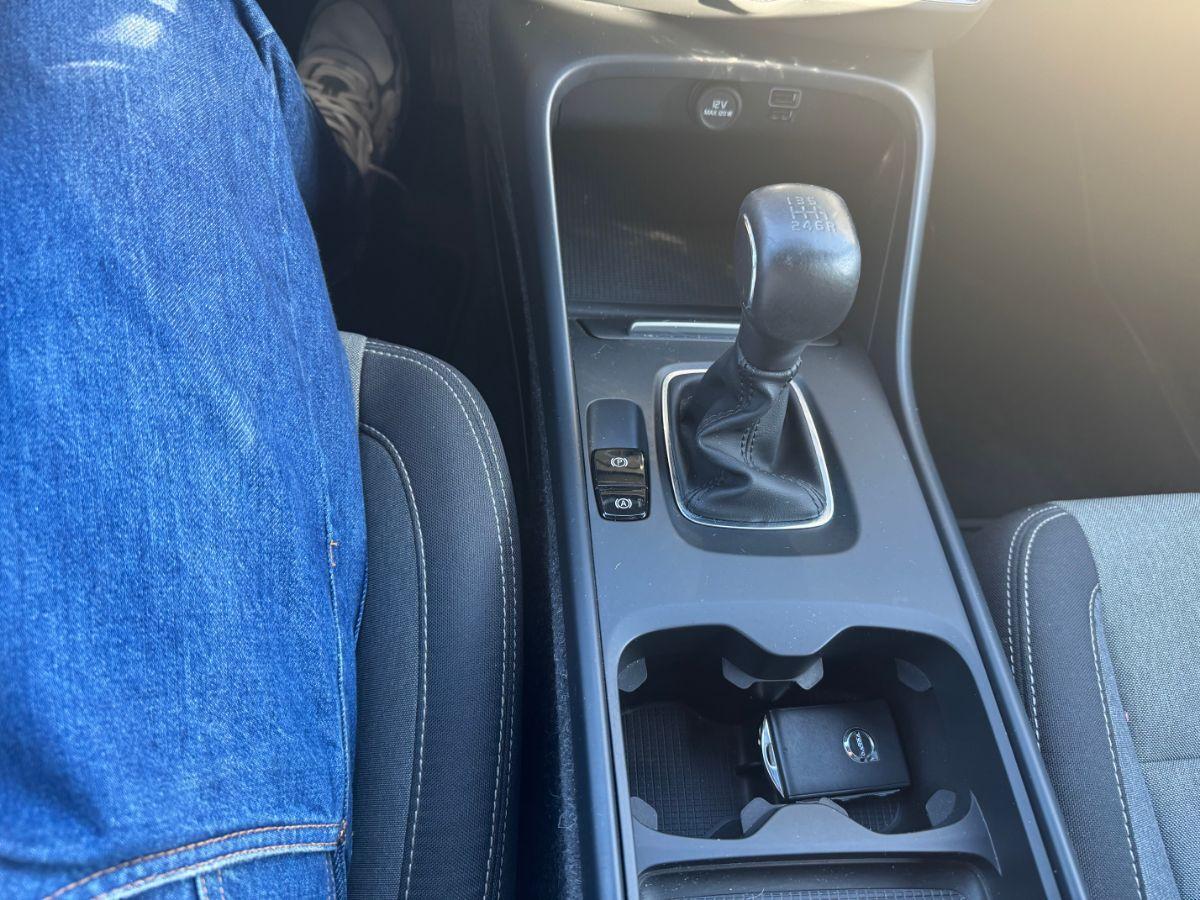 VOLVO - XC40 - T2 Momentum Pro