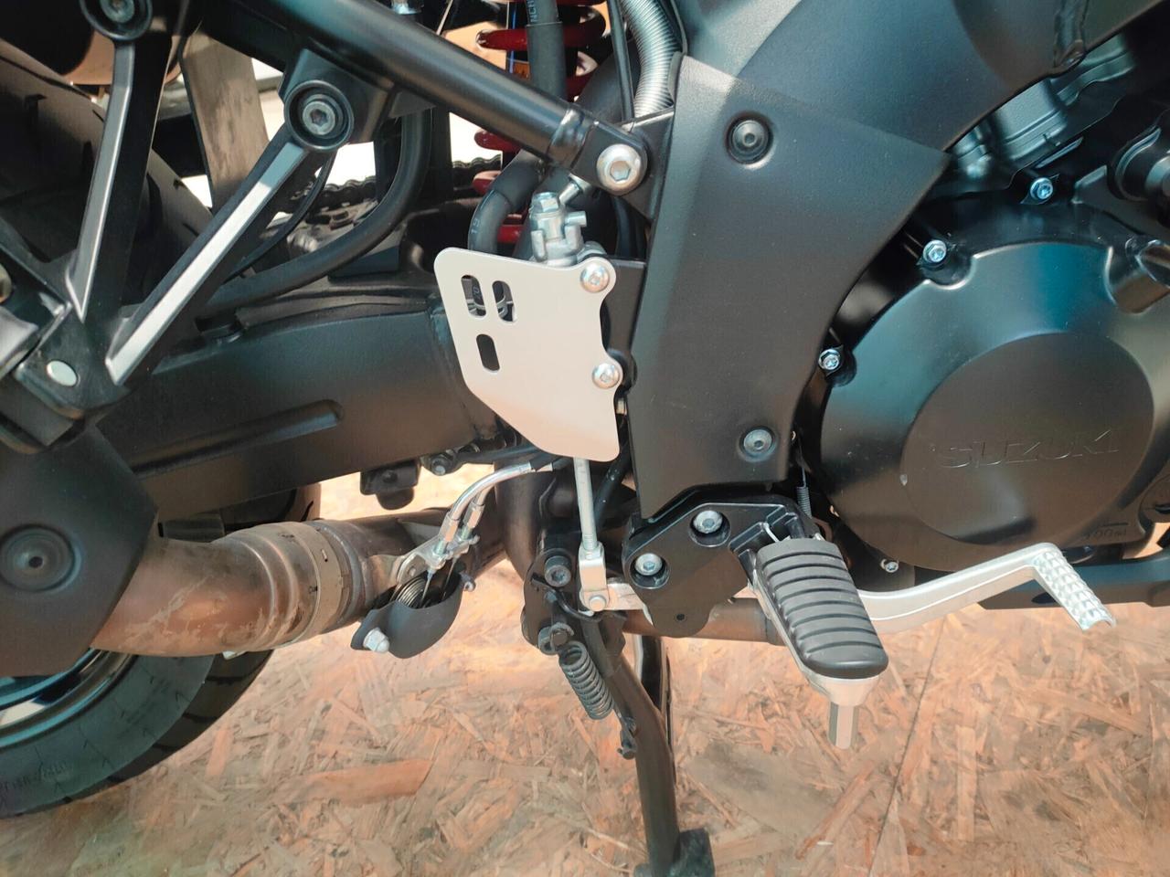 Suzuki V Strom DL 1000 soli 14.318 km.