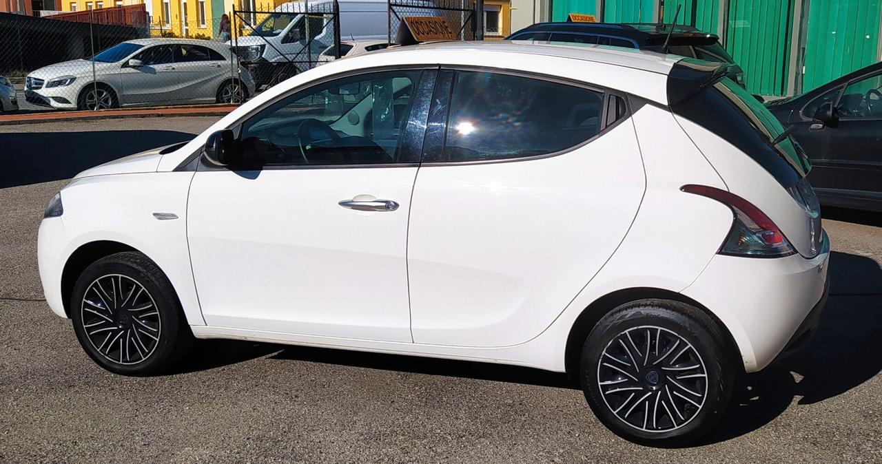 LANCIA YPSILON HYBRID