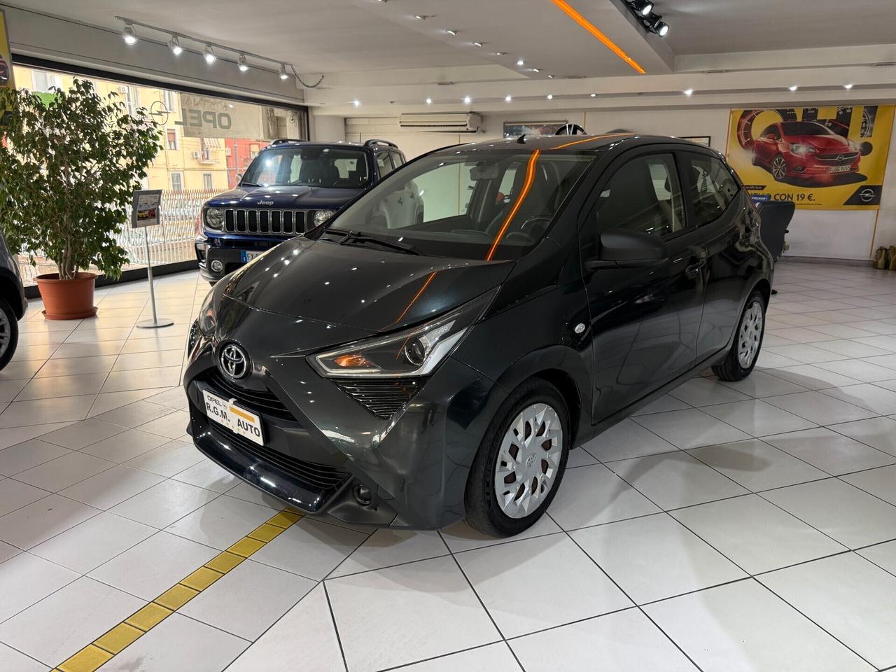 Toyota Aygo 1.0 VVT-i 72 CV 5 porte x-play MMT