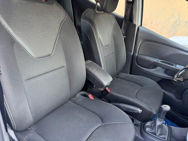 RENAULT Clio 1.2 75CV 5 porte Costume National