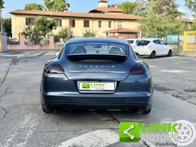 PORSCHE Panamera 4s