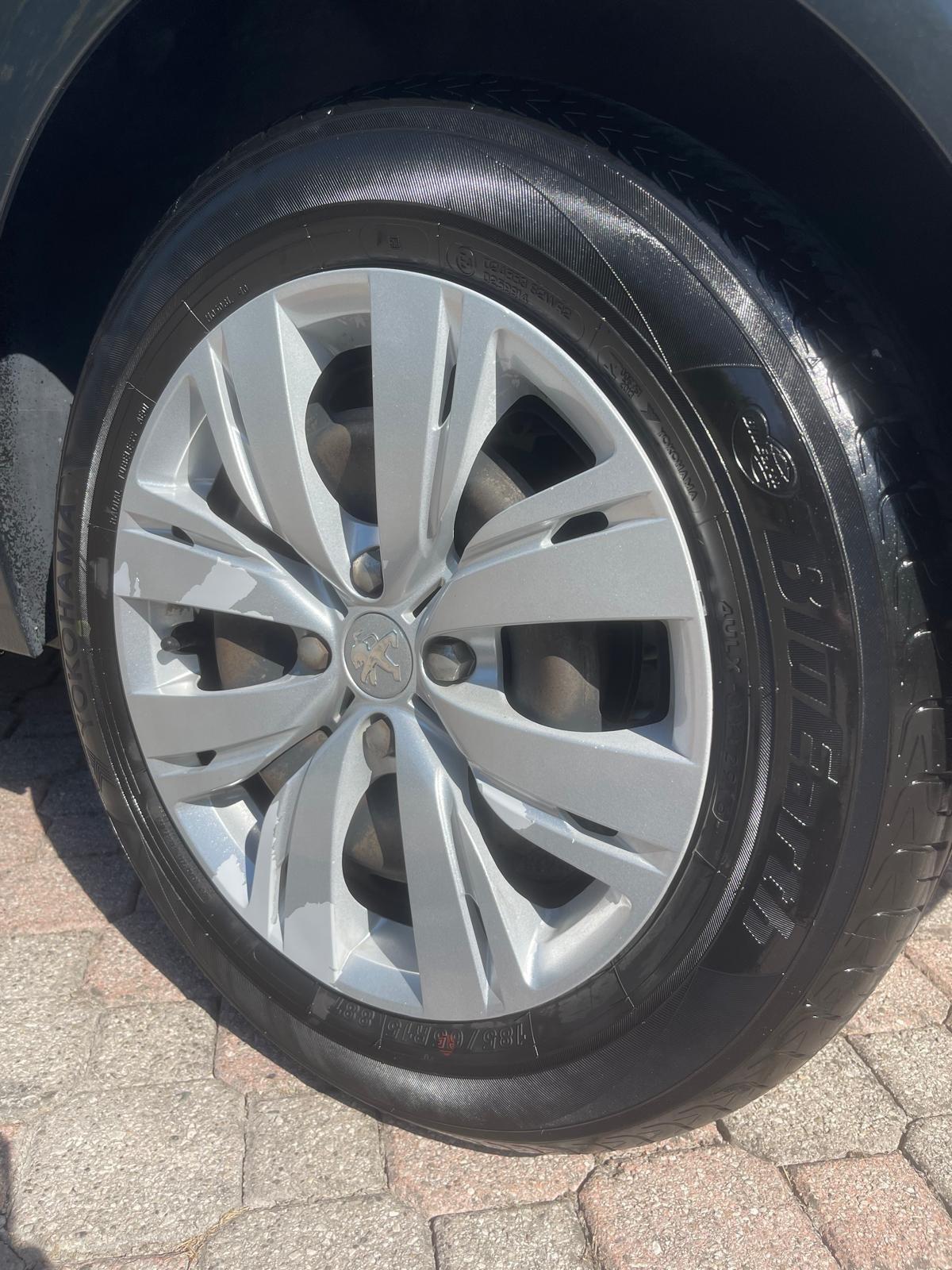 Peugeot 208 1.4 HDi 68 CV 5 porte Allure