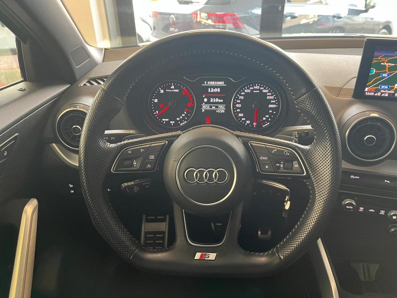 Audi Q2 30 TDI S tronic Identity Black