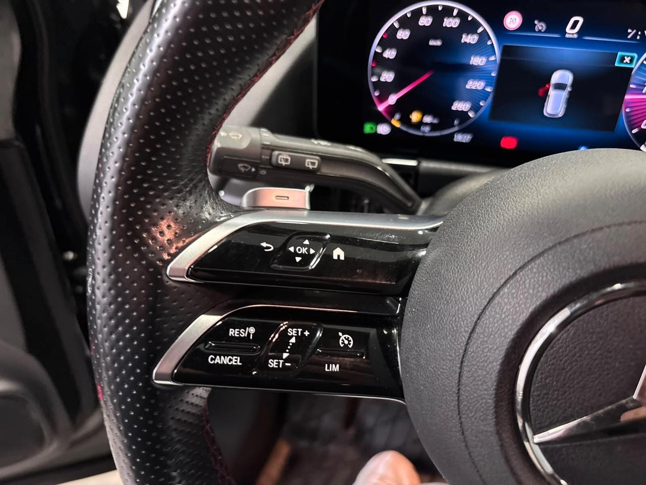 MERCEDES-BENZ GLA 200D PREMIUM AMG TETTO-NAVI-MULTIBEAM