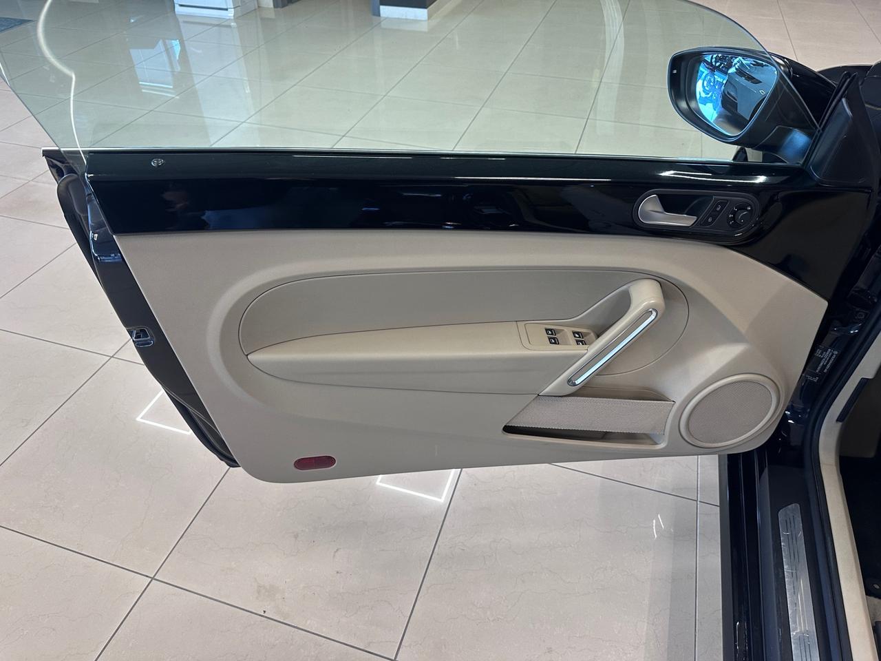 Volkswagen Maggiolino Cabrio 1.6 tdi Design 105cv dsg