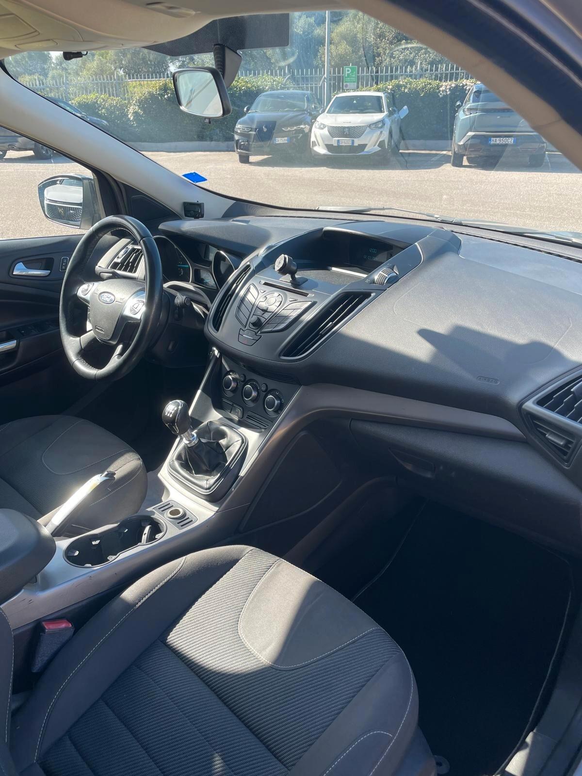 Ford Kuga 2.0 TDCI 140 CV 2WD Titanium