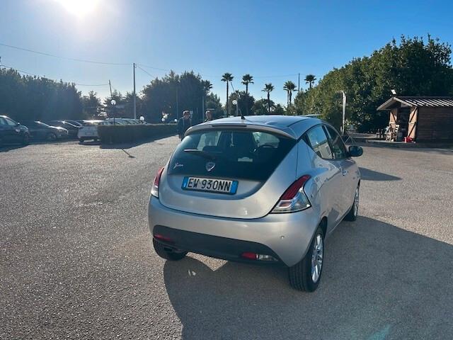 Lancia Ypsilon 1.2 69 CV 5 porte GPL Ecochic Silver