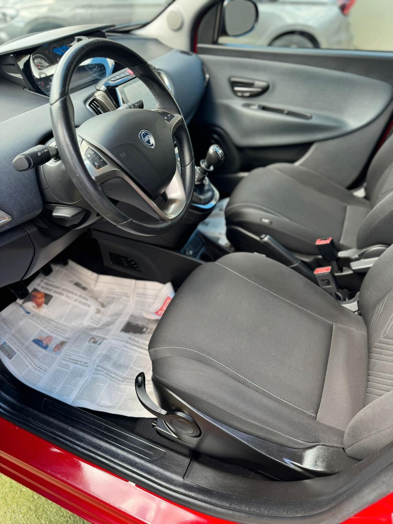 Lancia Ypsilon 1.0 FireFly 5 porte S&S Hybrid Ecochic Gold