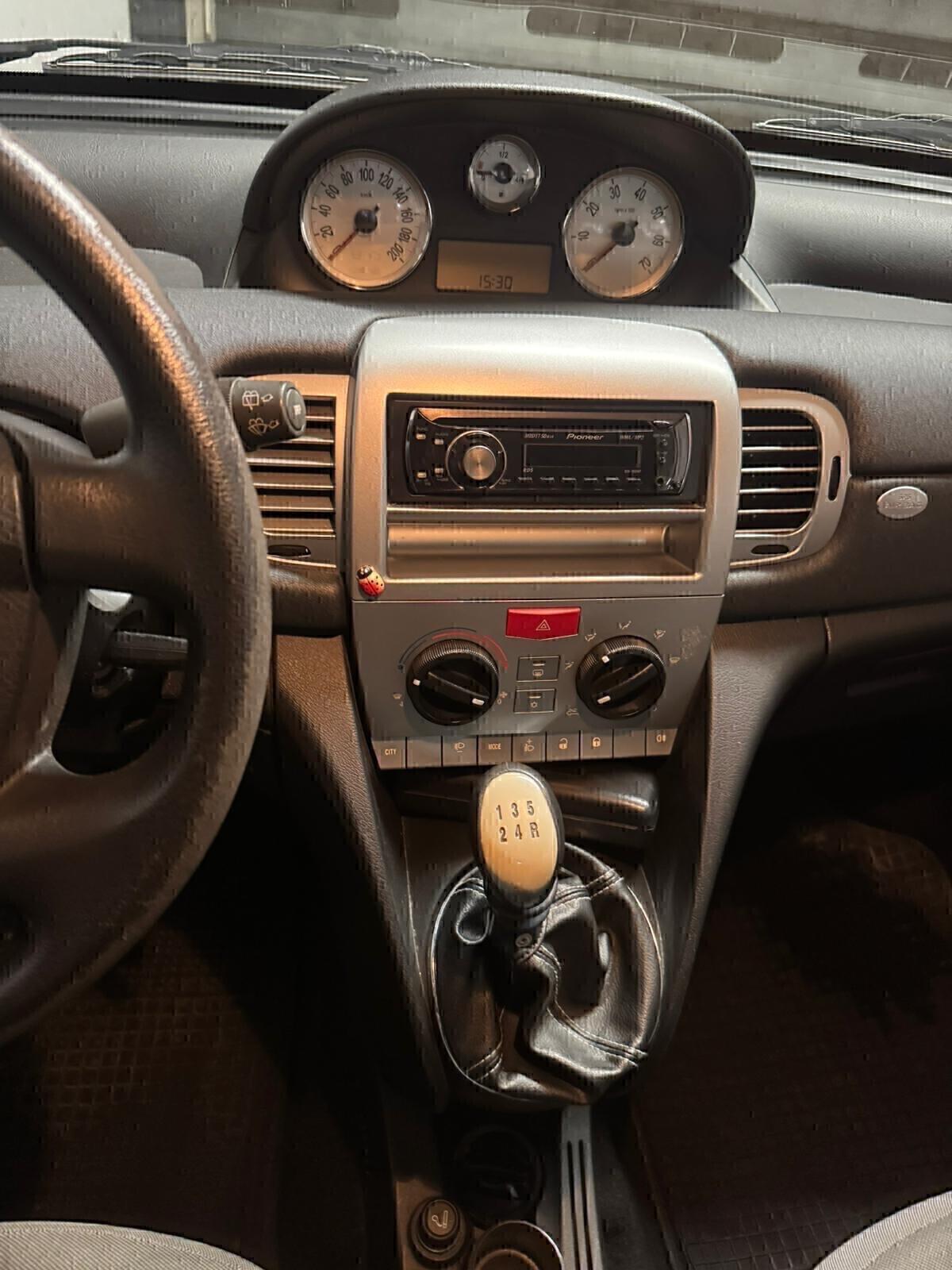 Lancia Ypsilon 1.2 2009 euro 4