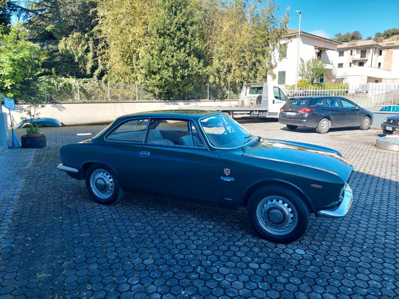 Alfa Romeo GT 1300 Junior scalino