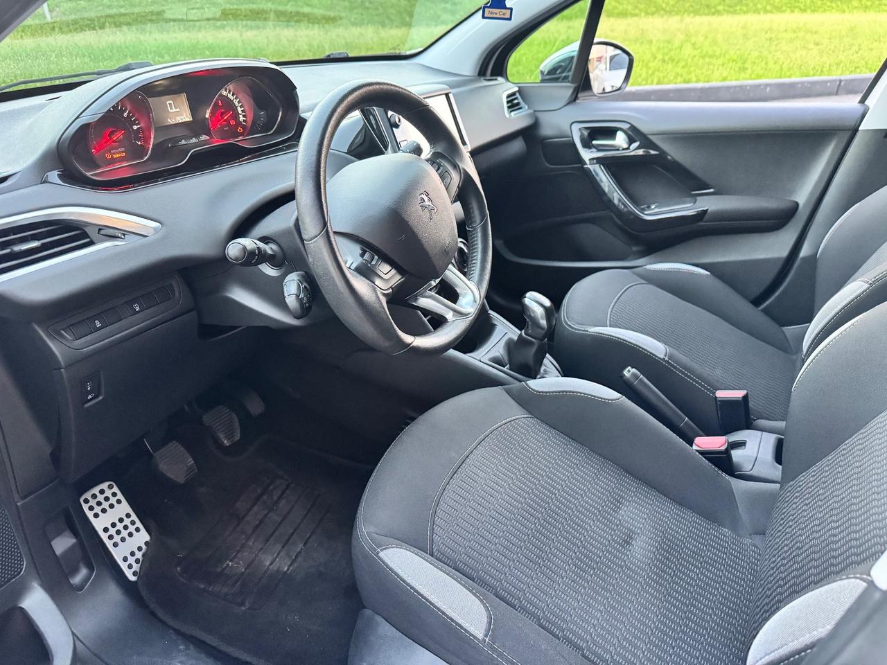 Peugeot 208 1.2 VTi 82 CV 5 porte Neopatentati