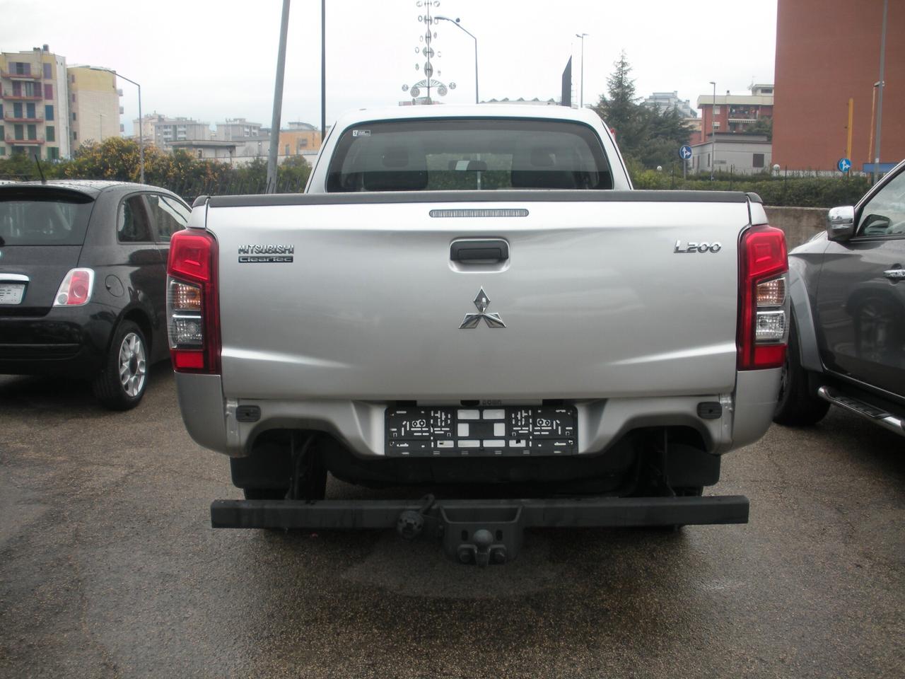 Mitsubishi L200 2.3 D Club Cab 4x4 Easy Select Inform