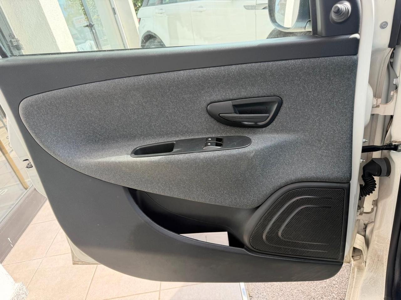 Lancia Ypsilon 1.0 FireFly 5 porte S&S Hybrid UnYca