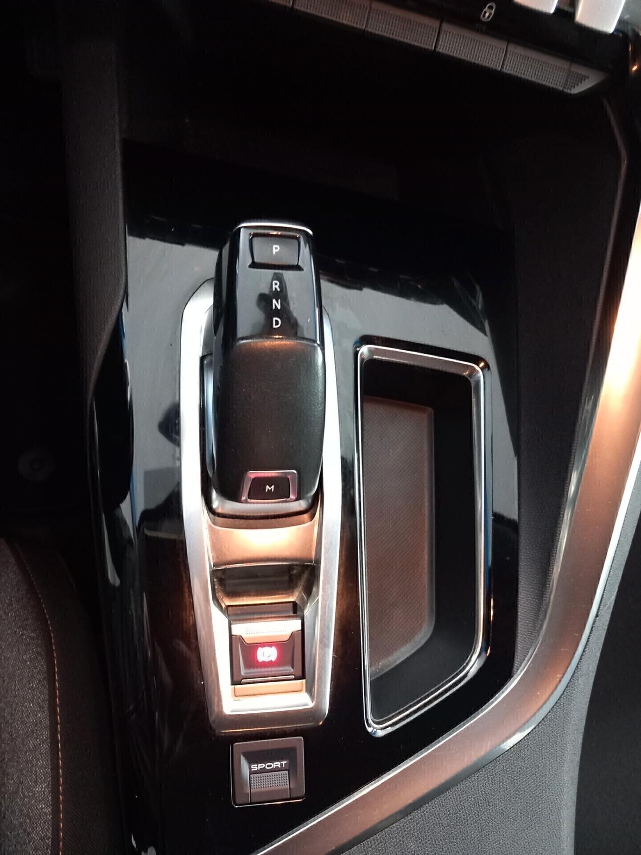 Peugeot 3008 anno 2020 automatica 1.5 diesel 154 mila km