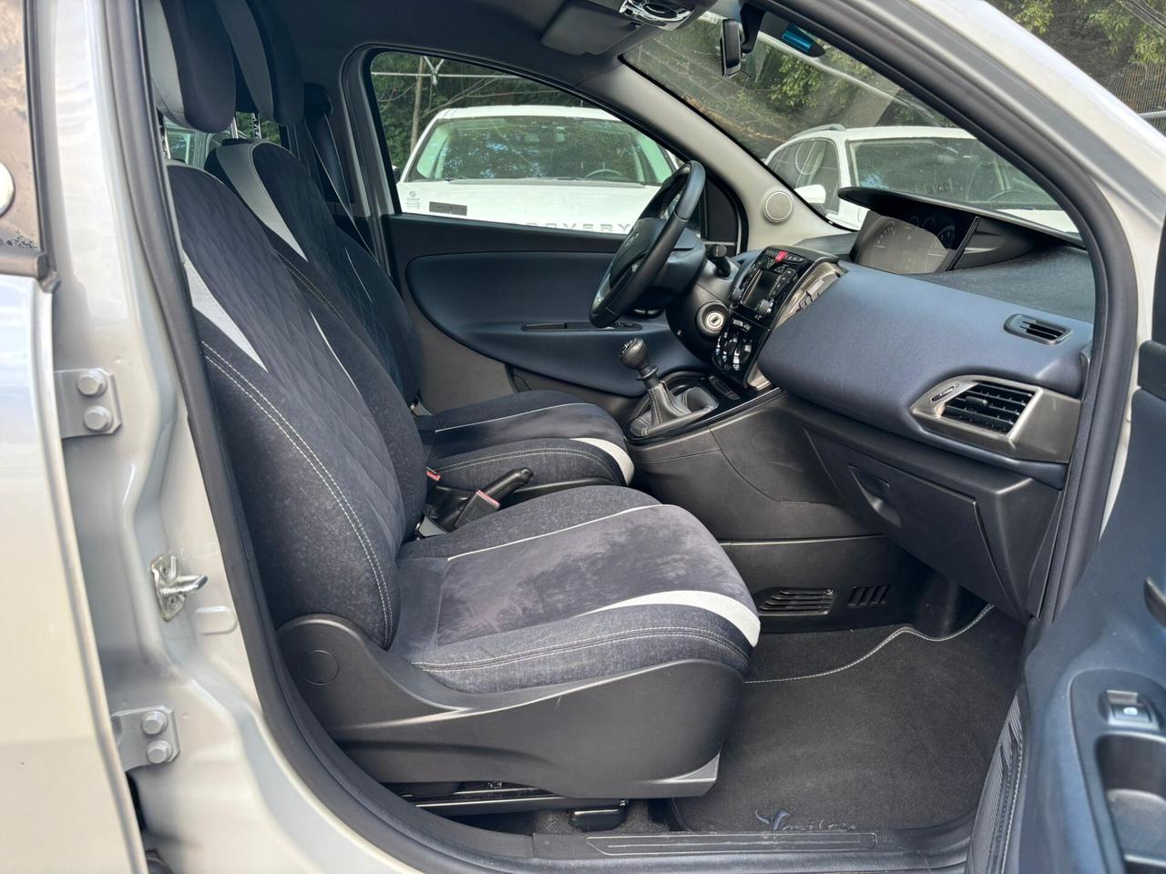 Lancia Ypsilon 1.2 69 CV 5 porte GPL Ecochic Mya OK Neopatentati