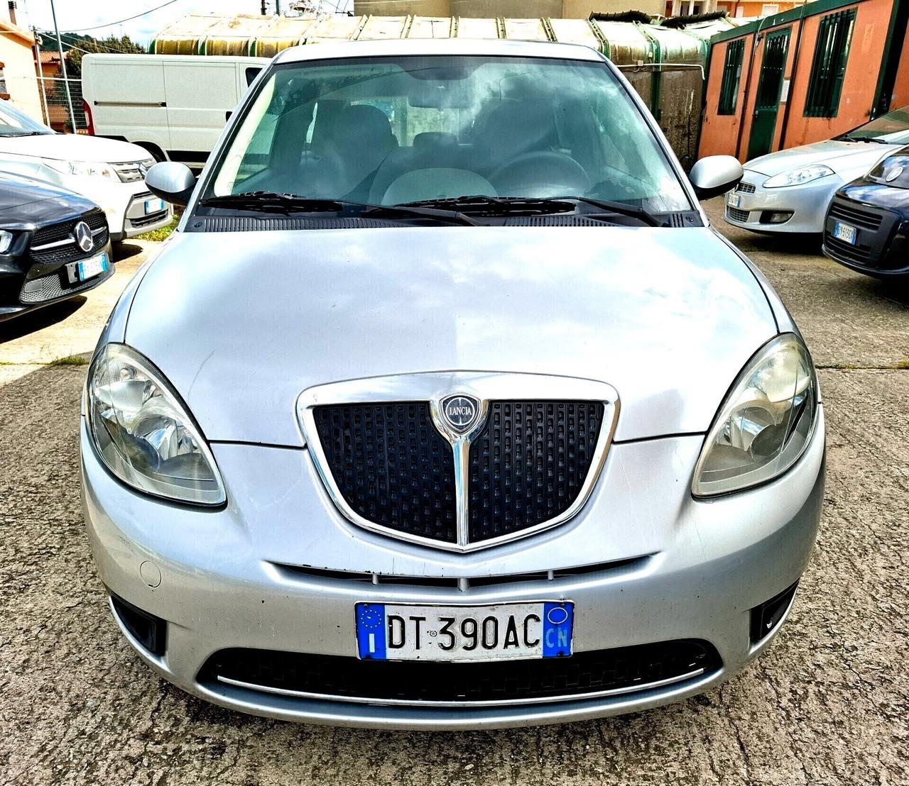 Lancia Ypsilon 1.3 MJT 75 CV neopatentati