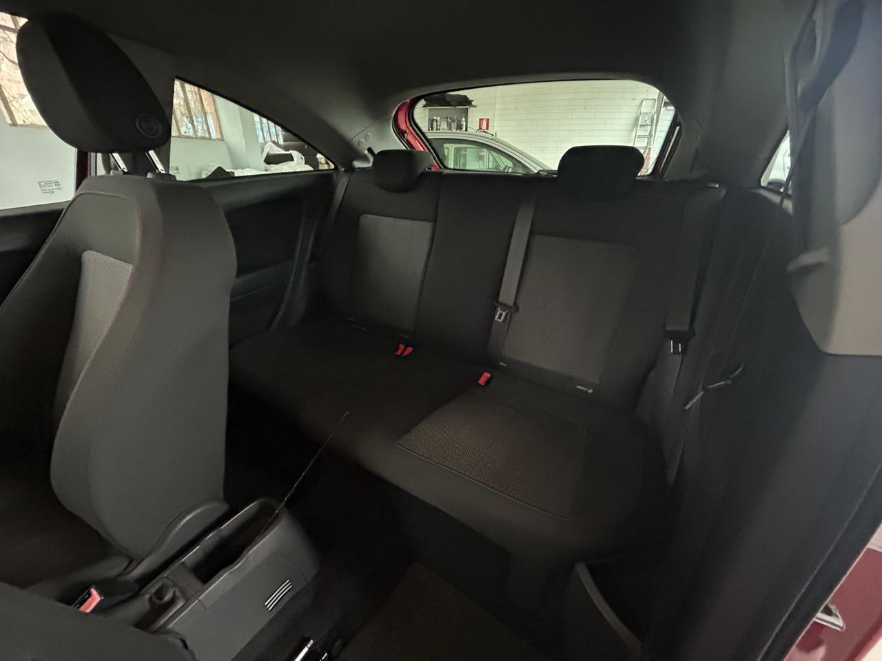 Opel Corsa 1.4 16V 3 porte b-color