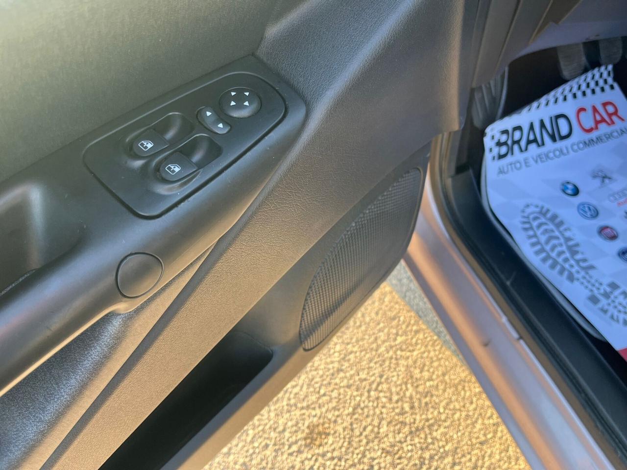 Lancia Ypsilon 1.3 MJT 75 CV Elle Unipro 2010