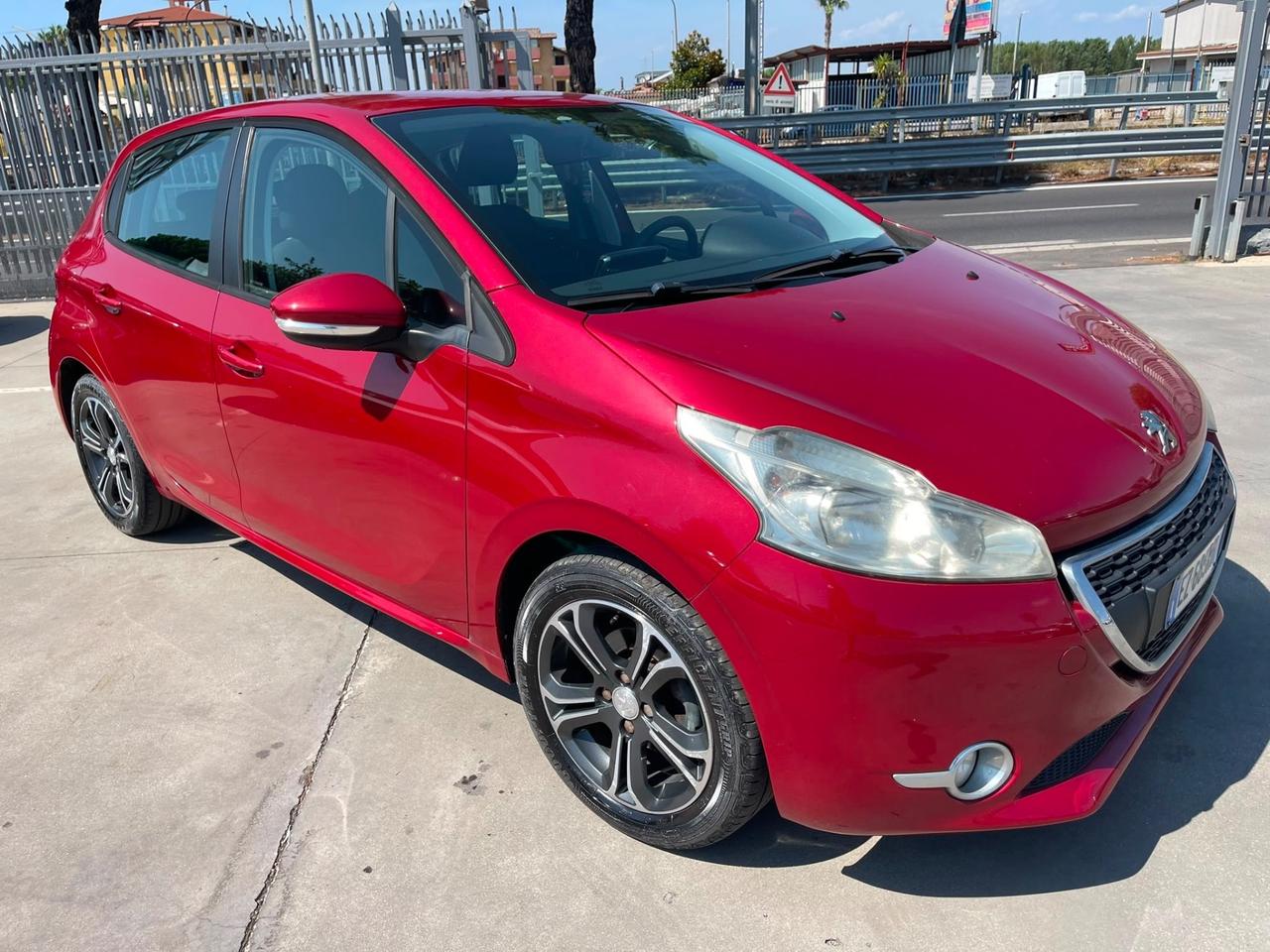 Peugeot 208 1.2 2015 100 mila km