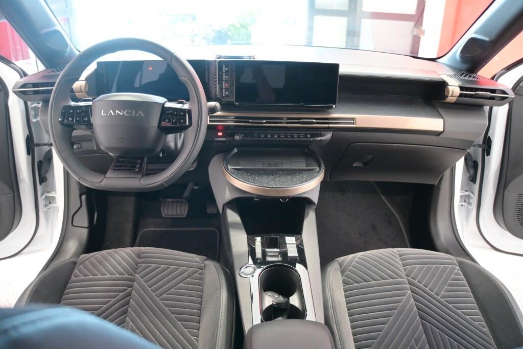 Lancia Ypsilon Hybrid e-DCT LX