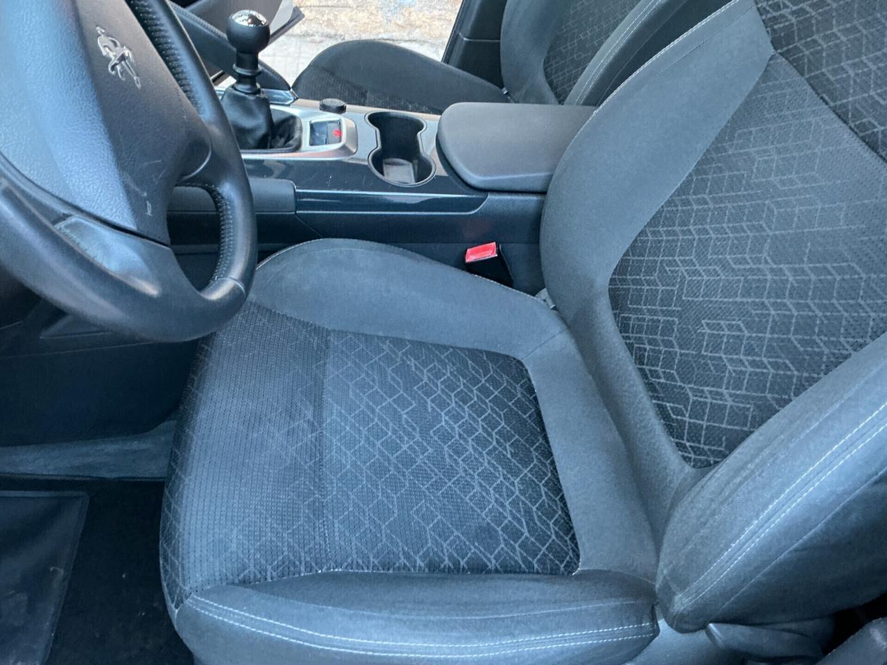 Peugeot 3008 1.6 HDi 115CV Allure